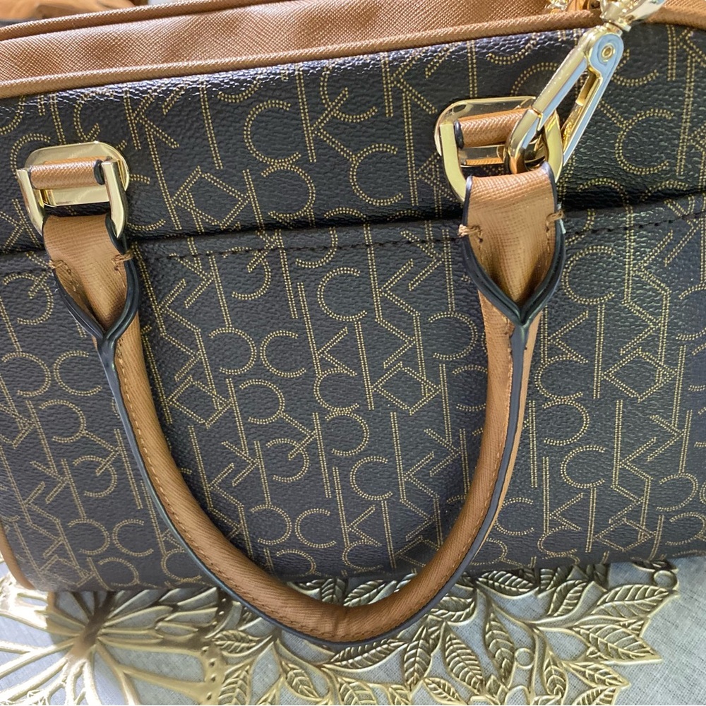 ❤️🥰❤️Calvin Klein Brown & Gold Monogram Shoulder Crossbody Purse W/ CK Charms - Picture 5 of 14